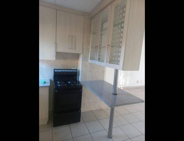 2 BEDROOM APARTMENT FOR SALE IN VANDERBIJLPARK SE 3